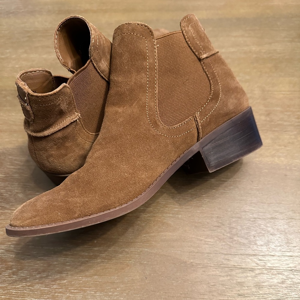 Women’s Steve Madden Brown suede ankle boots size 6